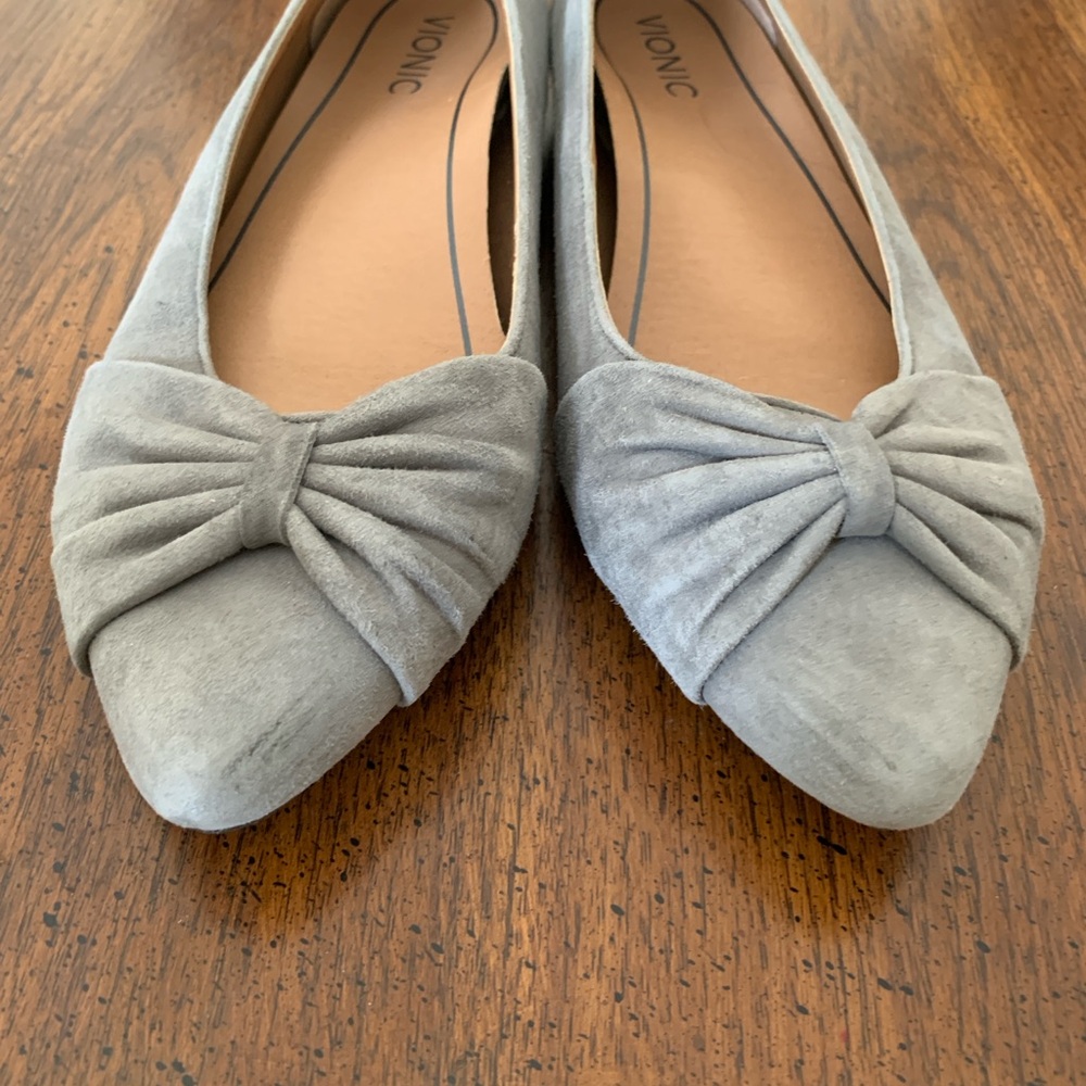 Vionic Women's Gray Bow Pointed-Toe Flats - Picture 3 of 5